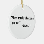 "Sie überprüft dich komplett" - Bier Keramikornament (Rechts)