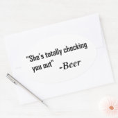 "Sie überprüft dich komplett" - Bier Ovaler Aufkleber (Umschlag)