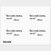 "Sie überprüft dich komplett" - Bier Ovaler Aufkleber (Blatt)