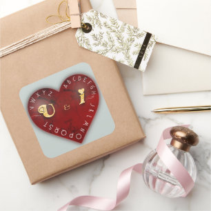 Sie und ich - Alphabet-Spiel auf einem roten Herz Quadratischer Aufkleber