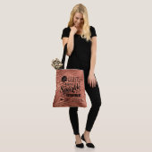 Sie Verlasse Sparkle Rose Tiger Print Tasche (Am Model)