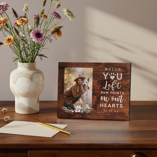 Sie Verlassen Paw Prints auf unserem Hearts Pet Me Fotoplatte