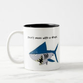 Sie verwirren mit sharksYou Verwirrung mit mir,… Zweifarbige Tasse (Links)