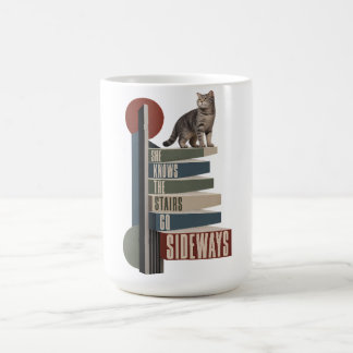 Sie weiß, dass die Treppe seitlich lustige Katzeng Kaffeetasse