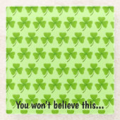 Sie werden dieses Muster des grünen Kleeblatts nic Glasuntersetzer (Vorderseite)