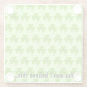 Sie werden dieses Muster des grünen Kleeblatts nic Glasuntersetzer (Rückseite)