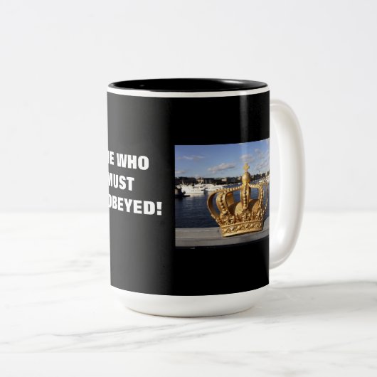 SIE WHO MUSS BEFOLGT WERDEN! ZWEIFARBIGE TASSE (VorderseiteRechts)