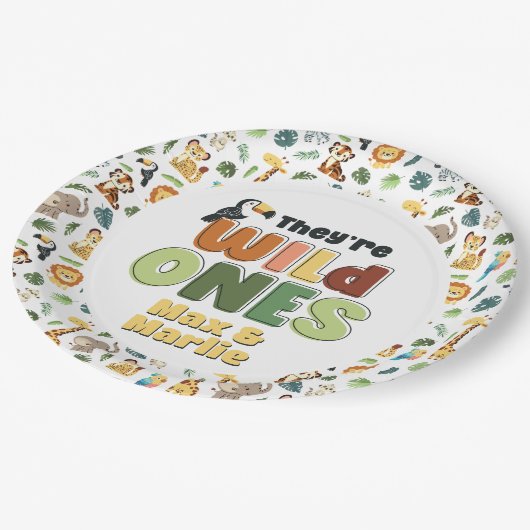 Sie Wild One Safari Zoo Animal Birthday Party Pappteller (Schrägansicht)