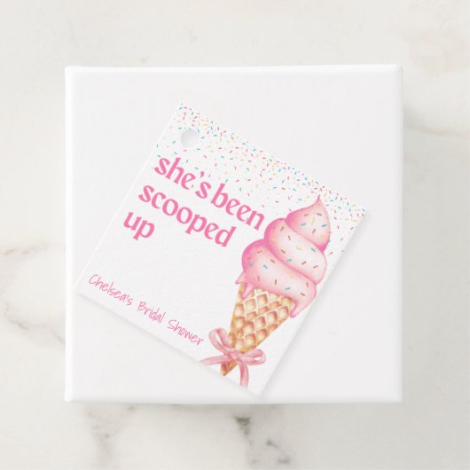 Sie wurde auf dem Brautparty-Gefälligkeitstempel a Geschenkanhänger (Beispiel)