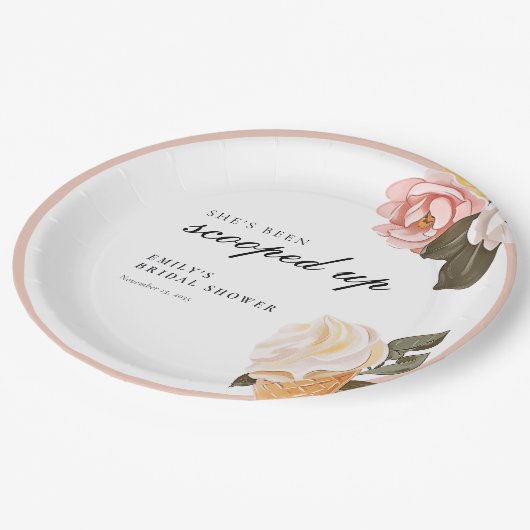 Sie wurde ins Brautparty geschleudert Pappteller (Schrägansicht)