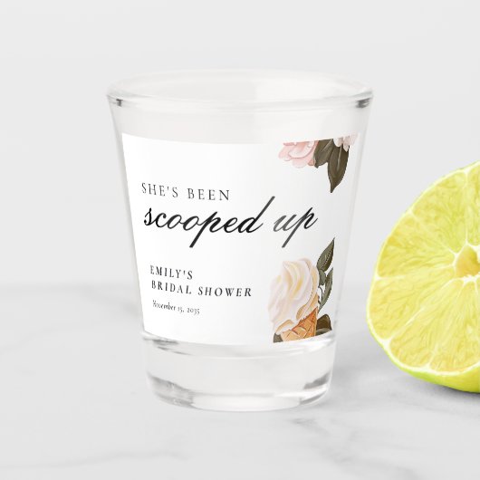 Sie wurde ins Brautparty geschleudert Schnapsglas (Vorderseite)