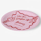 Sie wurde mit einer scharfen Grenzskizze überzogen Pappteller (Schrägansicht)