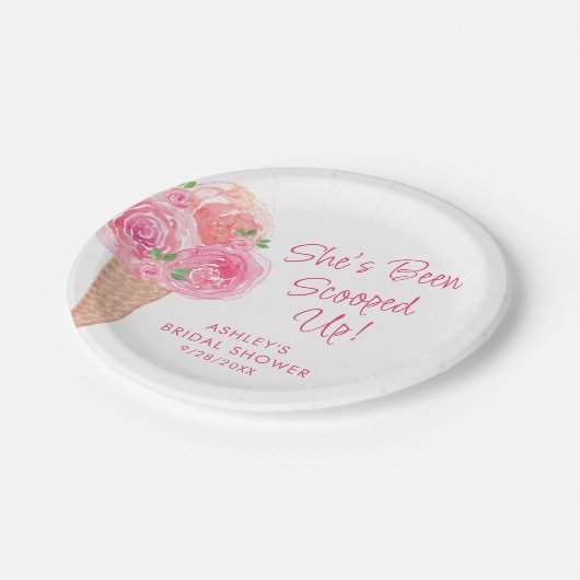 Sie wurde mit Eiscreme-Brautparty vergossen Pappteller (Schrägansicht)