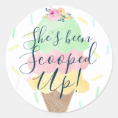 Sie wurde mit Eiscreme-Brautparty vergossen Runder Aufkleber (Vorderseite)