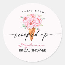 Sie wurde mit Eiscreme-Brautparty vergossen