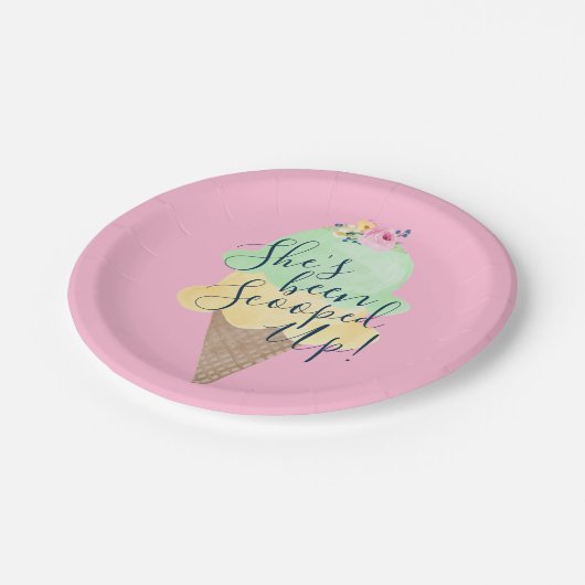 Sie wurde mit Eiscreme-Pink-Tellern ausgestopft Pappteller (Schrägansicht)