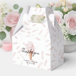 Sie wurde mit Erdbeerduschkabeln aufgerissen Geschenkschachtel