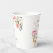 Sie wurde mit Party-Cups aufgefangen Pappbecher (Links)