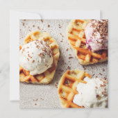 Sie wurde mit Schotter Eiscreme-Herz-Waffel geform Einladung (Rückseite)