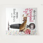 Sie wurde vor Eiscreme-Hintergrund vergossen Wandteppich (Vorderseite (Horizontal))