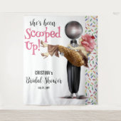 Sie wurde vor Eiscreme-Hintergrund vergossen Wandteppich (Vorderseite)