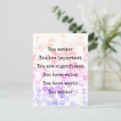 Sie zählen positive Affirmative Typografy Dots Postkarte (Stehend Vorderseite)
