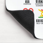 Sieben Prinzipien von Kwanzaa, einem stolzen Afroa Mousepad (Ecke)