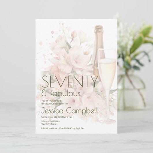 Siebzig & Fabelhaft Champagner Blumen 70. Geburtst Einladung (Stehend Vorderseite)