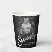 Siebzigste Geburtstagsschrift Foto schwarz silber Pappbecher (Rückseite)