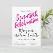 Siebzigster Geburtstag Pink Script Einladung (Stehend Vorderseite)