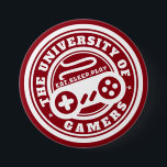 Siegel Gaming Button der Red University of Gamers<br><div class="desc">Eine coole Dekorationstaste für diejenigen,  die Liebe,  Videospiele zu spielen. Schaltfläche für das Logo der Universität für Gamer. Wir wünschen Ihnen,  dass Sie zu dieser Schule gegangen sind,  wo das Motto lautet: Schlaf essen und spielen. Sie können die Hintergrundfarbe anpassen,  indem Sie die gedruckte Hintergrundfarbe auswählen.</div>