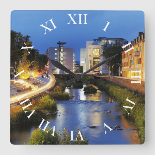 Siegen Siegufer zur blauen Stunde Quadratische Wanduhr (Vorderseite)