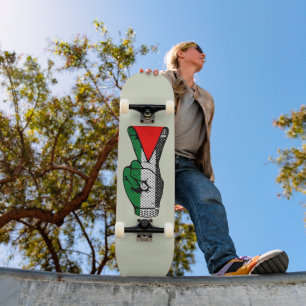 Siegessymbol Hand Widerstand rotes Dreiecksymbol Skateboard