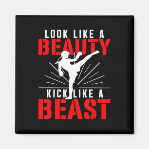 Sieht aus wie Schönheit, tritt wie Biest Kickboxer Magnet