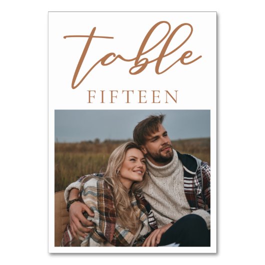 Sienna Brown Script Couple Foto Summer Wedding Tischnummer (Rückseite)