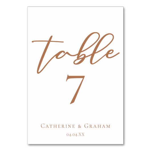 Sienna Brown Script Minimalistisch Custom Wedding Tischnummer (Rückseite)