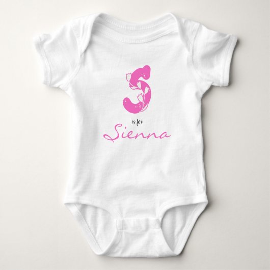 Sienna Name Reveal Blumenbrief S Rosa Blume Baby Strampler (Vorderseite)