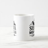 Sierra Mountain Corner - Adventure Logo Design Kaffeetasse (Mittel)