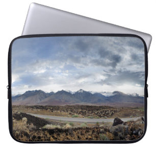 Sierra Nevada aus dem Owens Tal Laptopschutzhülle