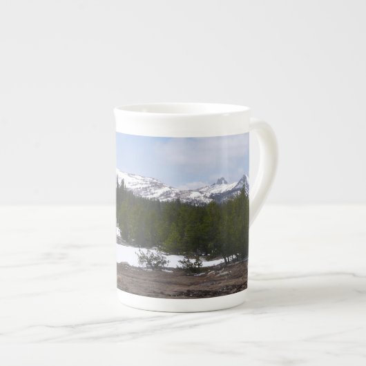 Sierra Nevada Berge und Schnee auf Yosemite Porzellantasse (Vorderseite Rechts)