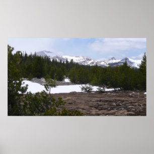 Sierra Nevada Berge und Schnee auf Yosemite Poster