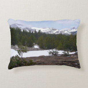 Sierra Nevada Berge und Schnee auf Yosemite Zierkissen
