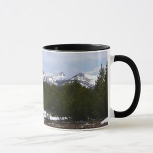 Sierra Nevada Berge und Schnee in Yosemite Tasse