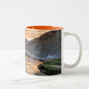Sierra Welle über Yosemite Zweifarbige Tasse
