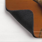 Siesta des Kätzchens auf Gitarre Mousepad (Ecke)