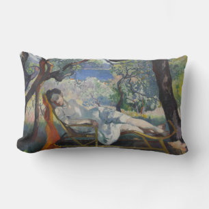 Siesta (Jeanne schlafend in einem Garten am Mittel Lendenkissen