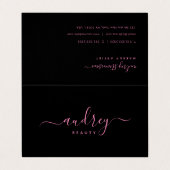 Signature Chic Typografie Rosa und Schwarz Visitenkarten (Außenseite Aufgefaltet)