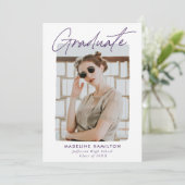 Signature Script Lila Foto Graduation Party Einladung (Stehend Vorderseite)