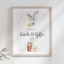 Signieren von Karten und Geschenken des Assistente