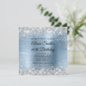 Silber Glitter Hellblau Monogramm 60. Geburtstag Einladung (Stehend Vorderseite)